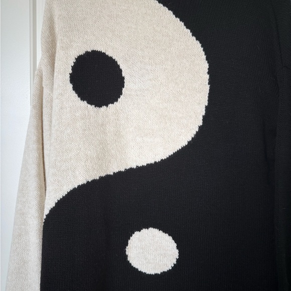 ASOS DESIGN Women’s black and white crew neck sweater with yin yang print - Picture 9 of 9